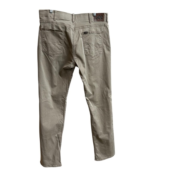 Lee men’s Extreme Motion straight tapered tan jean. 36x36. New in package. - Picture 4 of 7